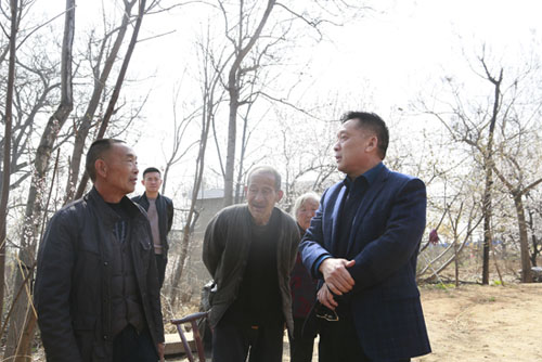 博天堂918党委书记李占明深刻穷困户调研，助力精准扶贫